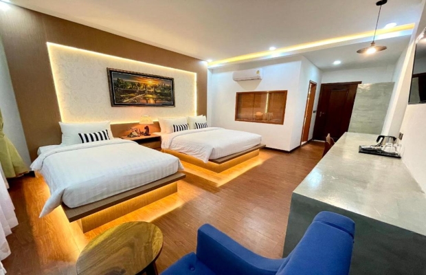 Deluxe Family Suite with Private Balcony