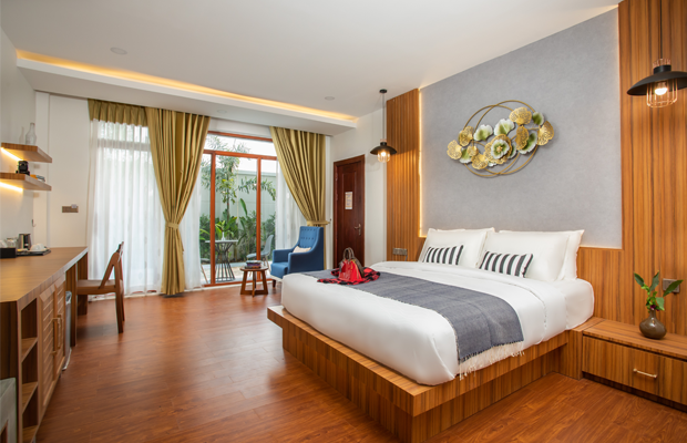 Junior King Suite Private Balcony